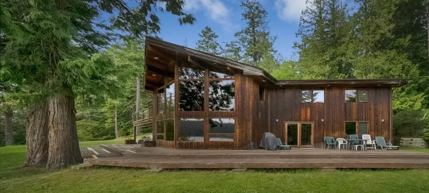 Frente al Casa de vacaciones en Pender Island, BC - Image 1