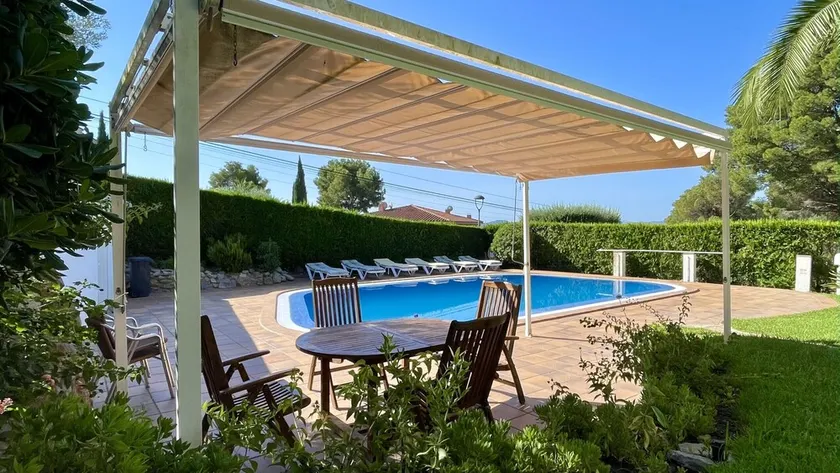 APARTAMENTO VOLENDAM  PLANTA BAJA CON PISCINA PRIVADA - Image 1