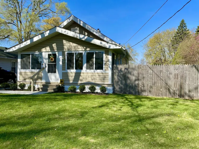 ~Bee1 Bungalow~Charming & Cozy in a Prime Location! - Image 1