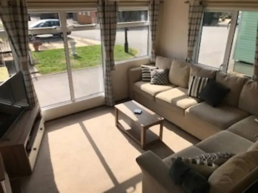 Beautiful 2-bed Caravan in Stratford-upon-avon - Image 1