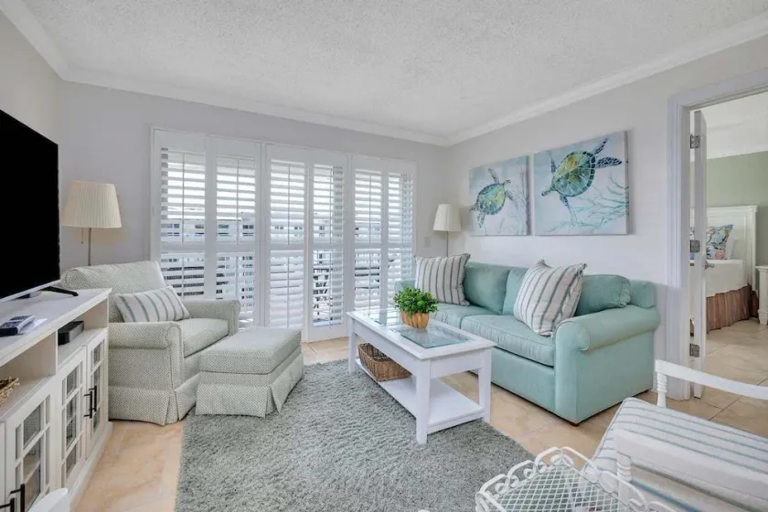 Golden Isles Spacious and Oceanfront Condo - Image 1
