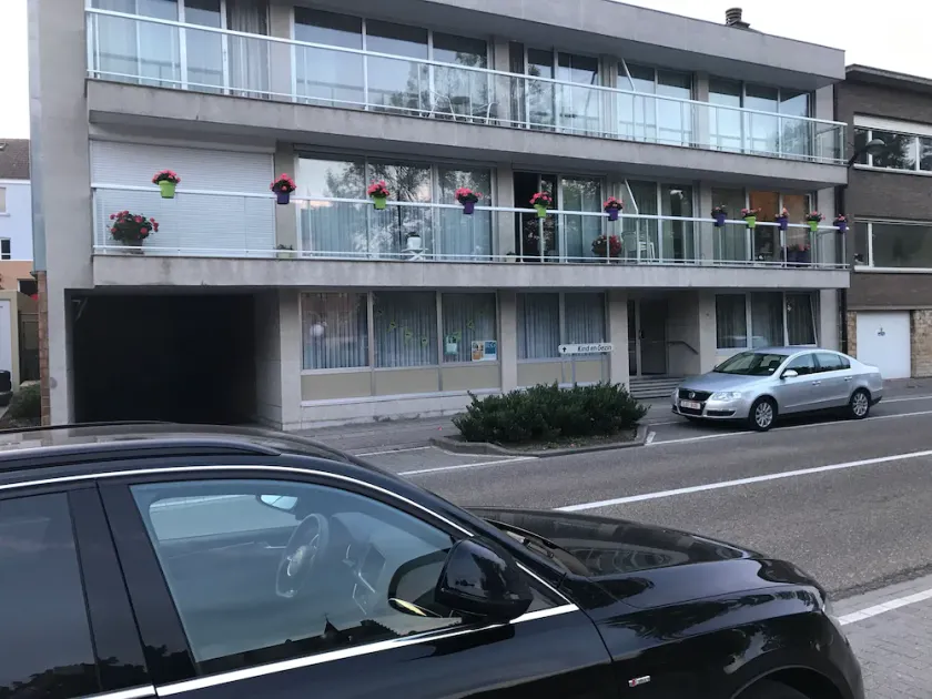 ZAVENTEM BRUSSELS AIRPORT APARTMENT 3 (15 min walk to Airport:LAKESIDE;CITYBUS - Image 1