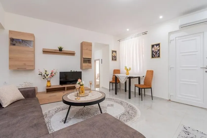 Paradise House - Image 1