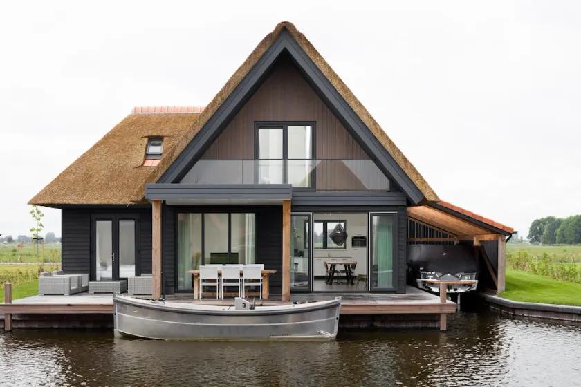 Luxusvilla am Wasser - Image 1