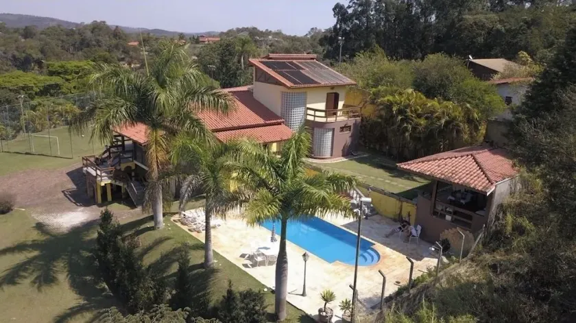 Country house in Atibaia with swimming pool in a gated community. - Image 1