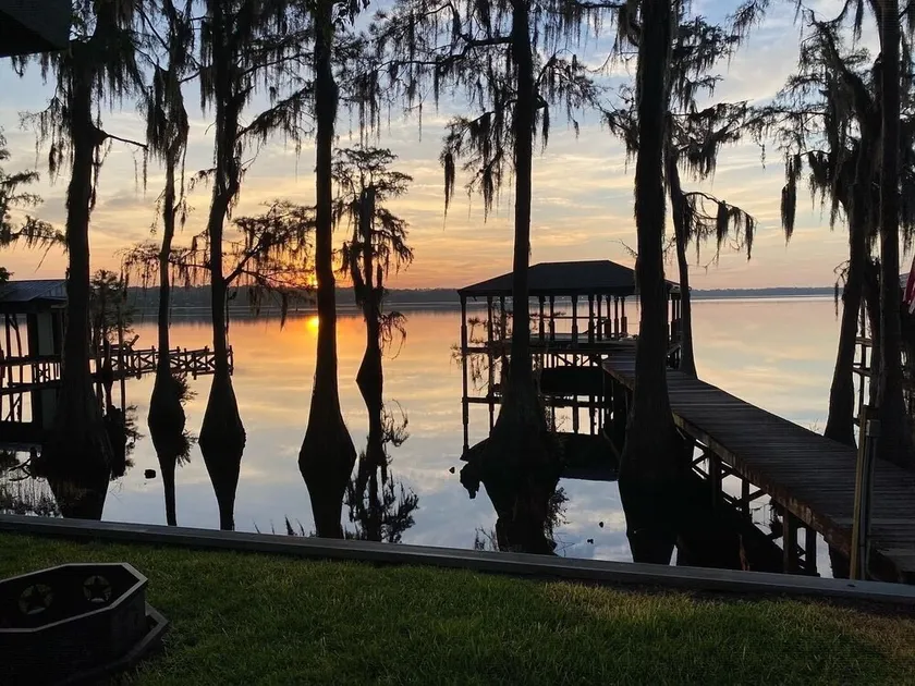 Maison isolée au bord du lac avec quai sur le lac Louisa à seulement 22 miles de Disney! - Image 1
