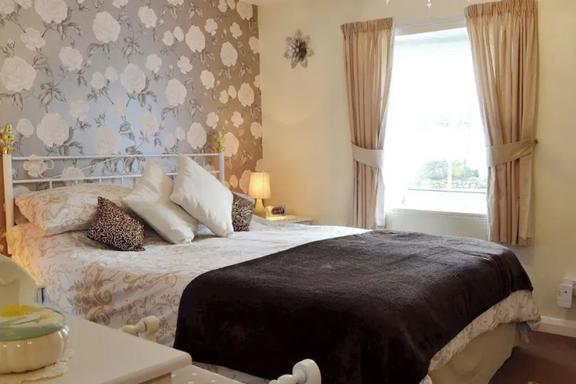 Cottage - Sleeps 3 Parking & Fishing - Image 1