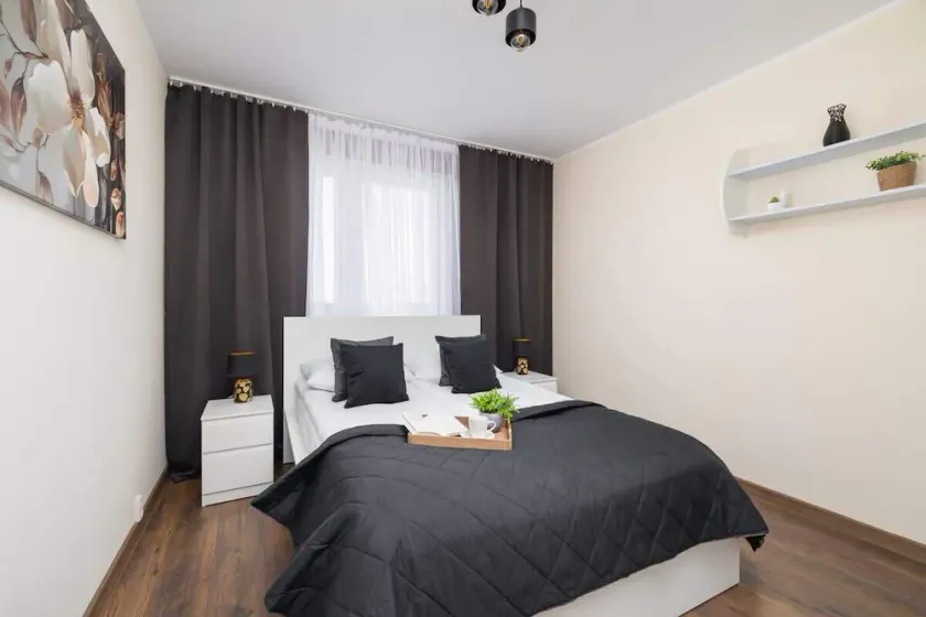 Spacious Apartment for 6 Persons | Balcony | 3 Bedrooms - Image 1