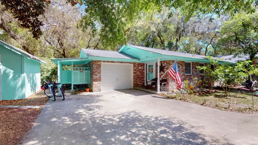 A Hidden Gem Duplex 2 bedrooms, 1.5 bathroom - Image 1