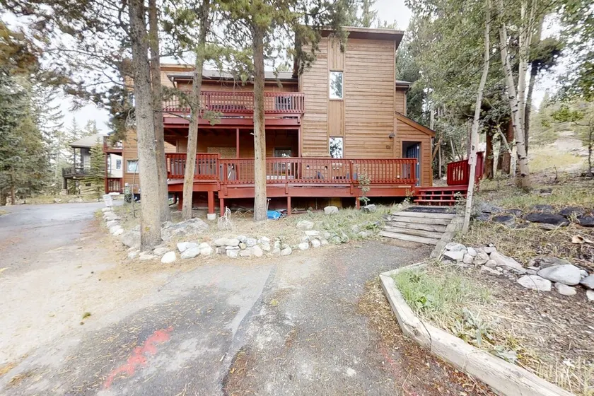 Stylish Lofted Retreat W/ Private Hot Tub, Free WiFi, & Spacious Deck - Dogs OK - Image 1