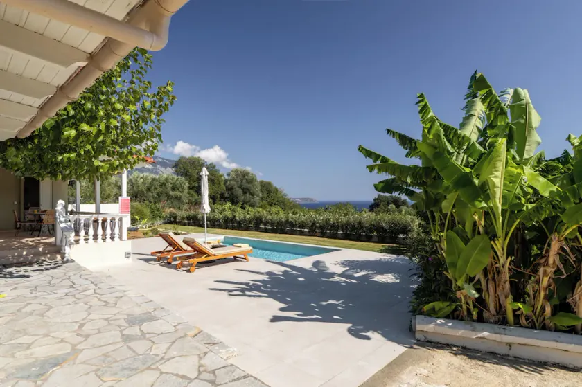Green retreat ,family friendly , sea view, privacy, picturesque village - Image 1