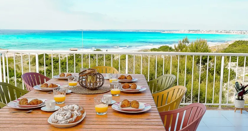 Duplex Apartment with Seaview, Wifi, 2 Terraces and Parking - Image 1