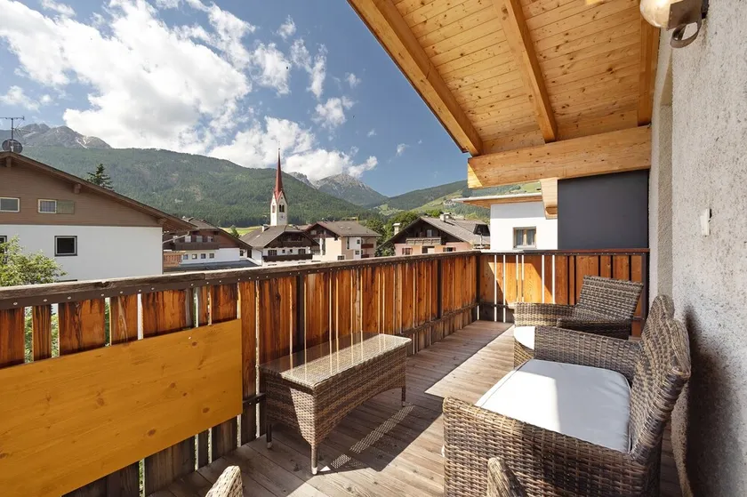 Appartement 'Kriendl Nr 4' avec vue sur les montagnes, terrasse privée et Wi-Fi. - Image 1