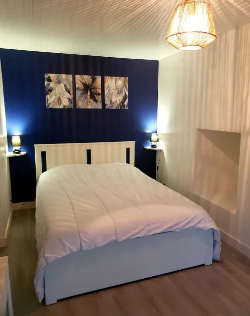 PRETTY, FULLY-EQUIPPED T2 WITH TERRACE 5 MINUTES' DRIVE FROM THE BEACH - Image 1