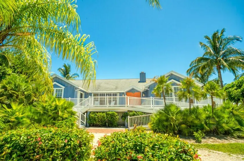 Three Bedroom Pool Home- Direct Channel Views - Image 1