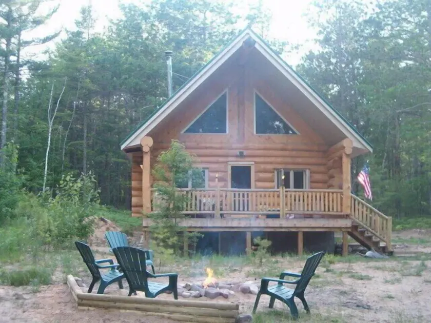 Beautiful log cabin nestled in the Hiawatha National Forest located in The UP. - Image 1