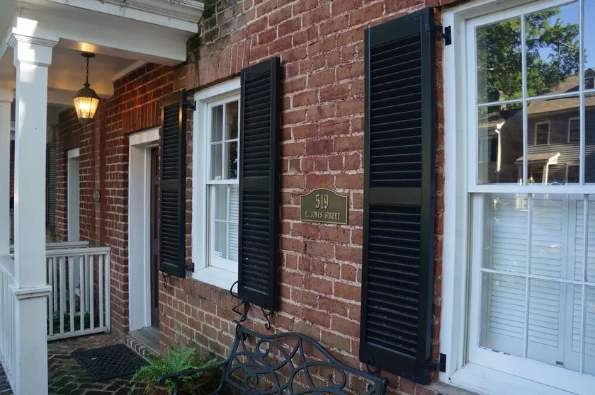 Jones Street 5 étoiles inspiré de HGTV et inspiré de la Savannah historique de Carriage House!   Chiens ok - Image 1