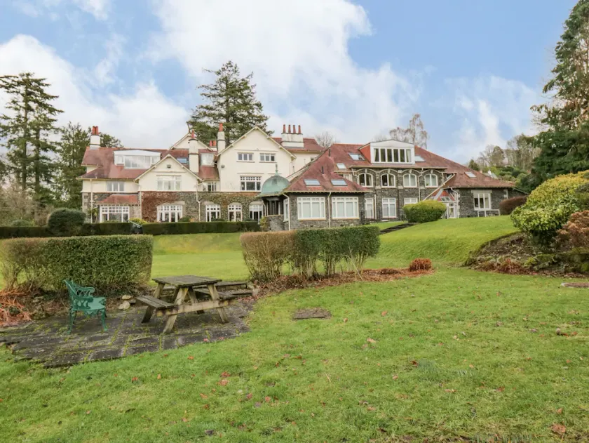 LAKE HOUSE LOFT, pet friendly, with a garden in Bowness-On-Windermere - Image 1
