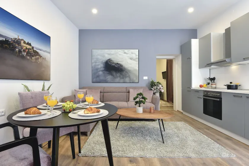 D&A Central Luxury Apartments with FREE Parking - Image 1