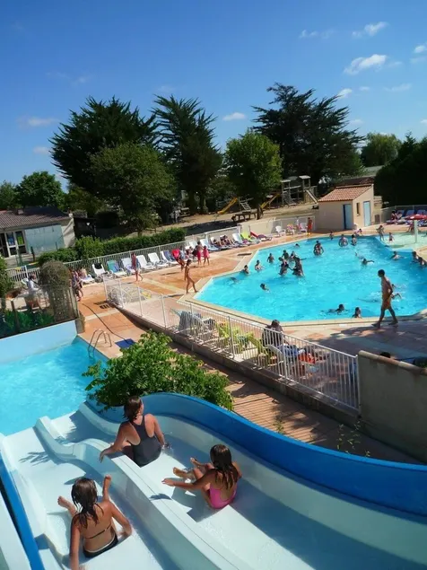 ZEcamping 4 étoiles familial parc aquatique locatif TV BBQ 40m2 - Image 1