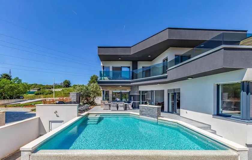 Beautiful Home In Pula - Image 1