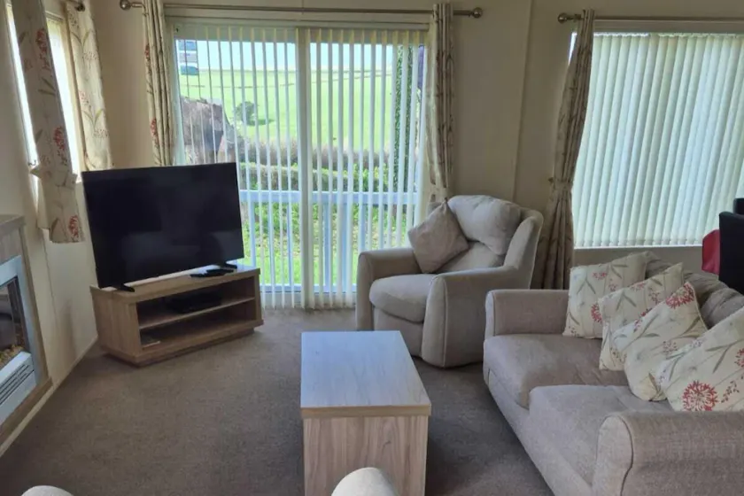 2 Bed Caravan - Sleeps 6 - Pets - Pool - Parking - Image 1