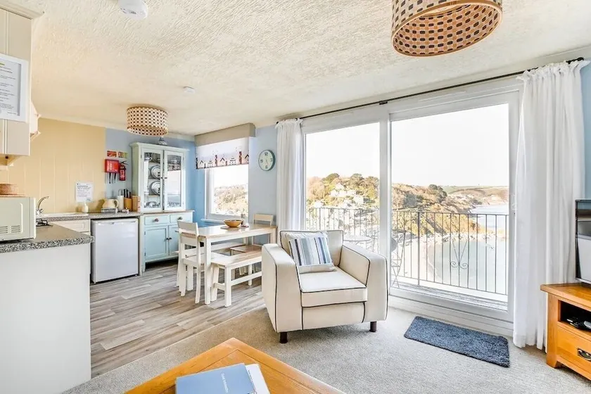 2 bedroom apartment with balcony, panoramic sea views, outisde space and parking - Image 1