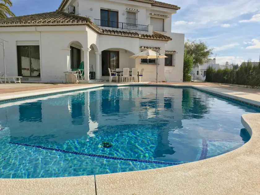 Sunny villa with pool, 3 bed 3 bath, sea views - Image 1