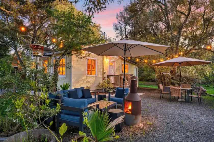 Hobby Vineyard + Firepit + Outdoor Living + EV Charger | Grapevine Cottage - Image 1