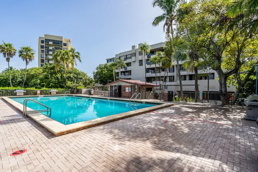 Newly refurbished 3 bed apartment in Key Biscayne  - Image 1