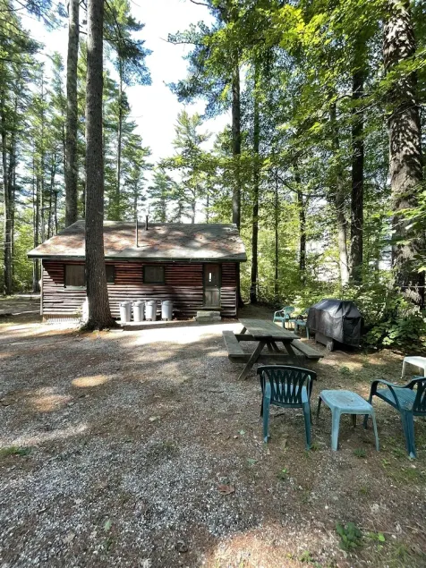 Restawhile Limit 6 2 Bedroom Cabin by RedAwning - Image 1