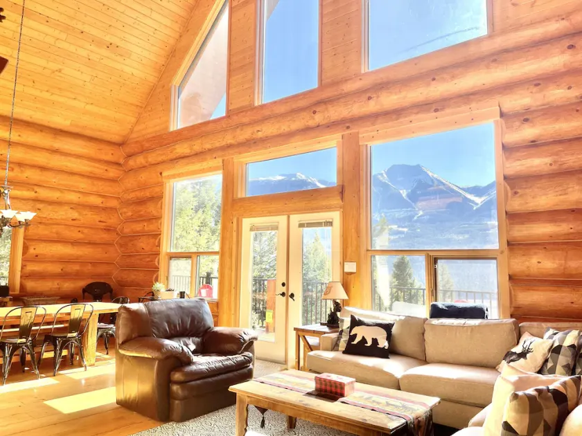 Spectacular mountain views in beautiful log chalet - Image 1