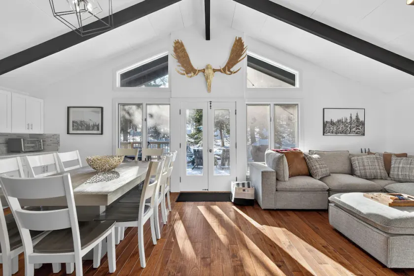 Shuttle or walk to village and lifts! Hot Tub + More! - Image 1
