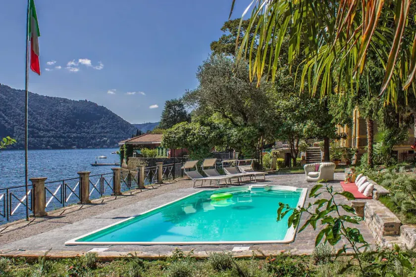 Villa in Moltrasio mit 8 Schlafzimmern 16 Schlafplätzen - Image 1
