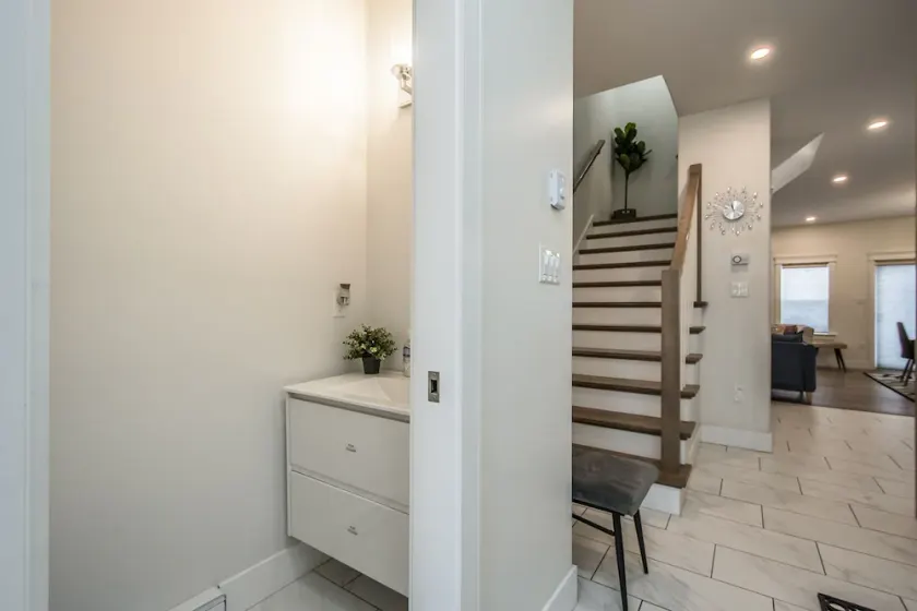 Exquisite Cowie Hill Townhouse - Image 1
