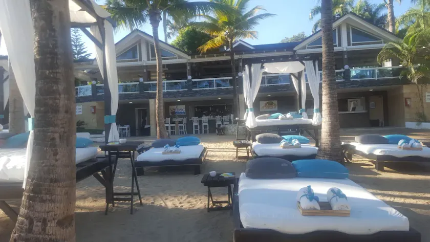 Luxurious Villas, and suites. Sandy Beaches - Image 1