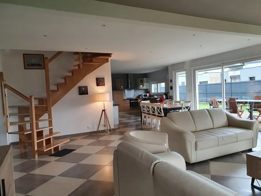 Charming, bright, spacious house (sleeps 12) 2 mns from the beach - Image 1