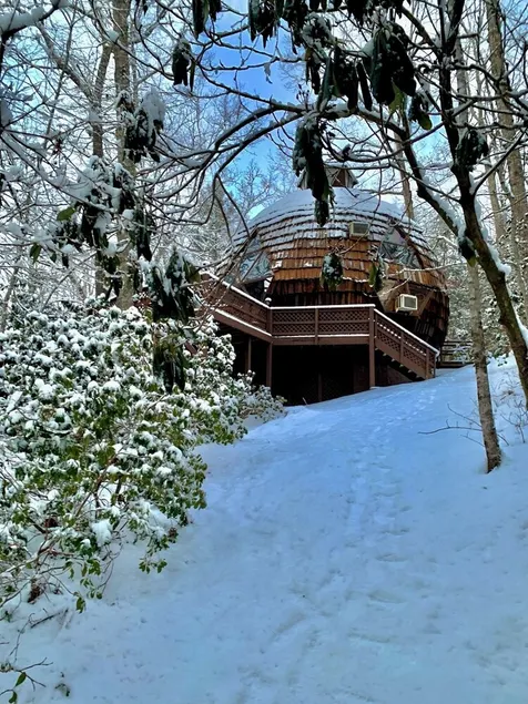 Unique Handcrafted Geodesic Dome w/2 Fire Pits & Hot Tub – 40+ Private Acres - Image 1