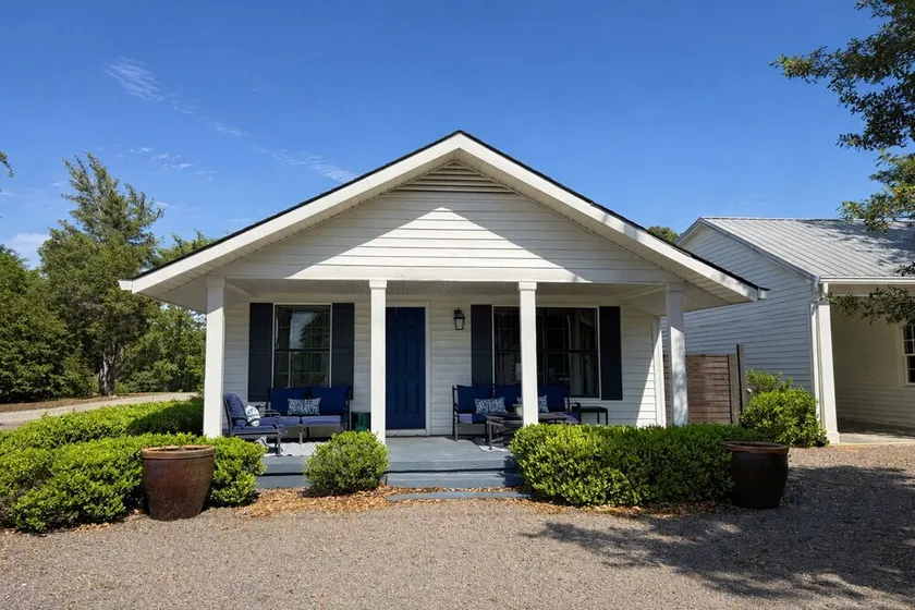 2BR/2BA Walk to downtown! Near the Beach! Perfect location! The Gallery - Image 1