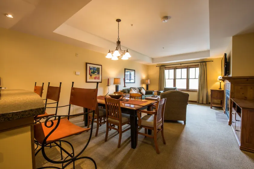 Près des pistes! Condo lumineux + moderne avec cheminée - Image 1