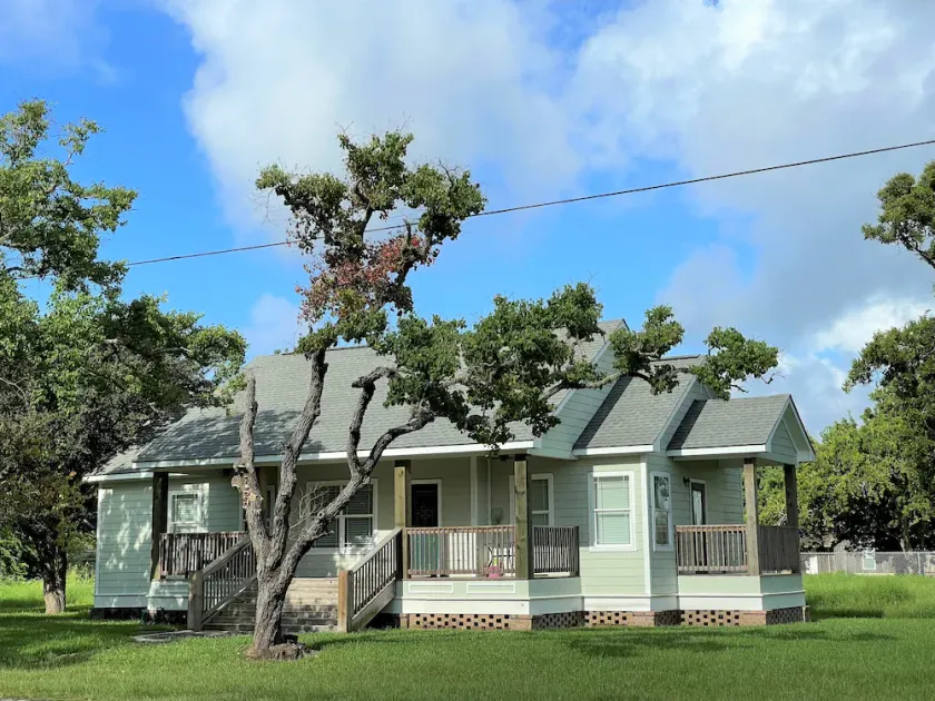 Bay View Cottage -  1 block to lighted fishing piers, parks, boat ramp & more. - Image 1