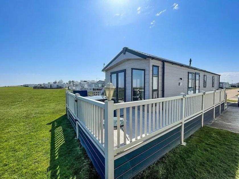 Beautiful Caravan Full Sea Views At Broadland Sands In Suffolk Ref 20095Bs - Image 1
