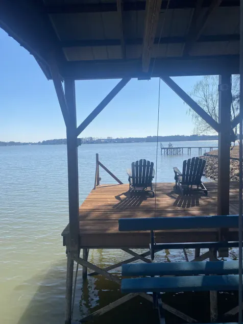 Lakeside fishing cabin with boat lift for your boat!  Year round water. - Image 1