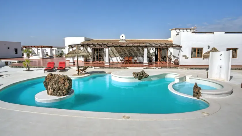 Villa tranquila com piscina e jacuzzi - Image 1