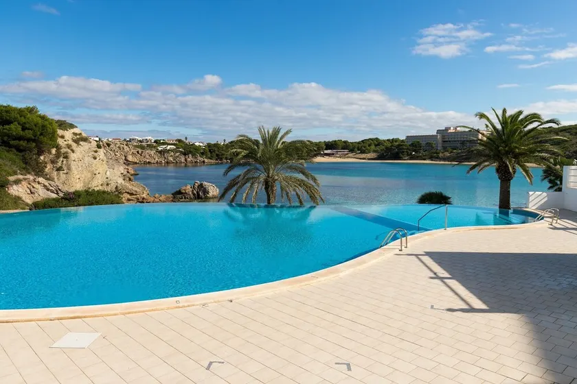 White Sands Maluz – Beachfront Apartment for 2 in Arenal d'en Castell, Menorca - Image 1