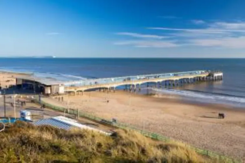 One Minute To Beachfront Bournemouth 3-Bedroom 3-Bathroom With Free Parking - Image 1