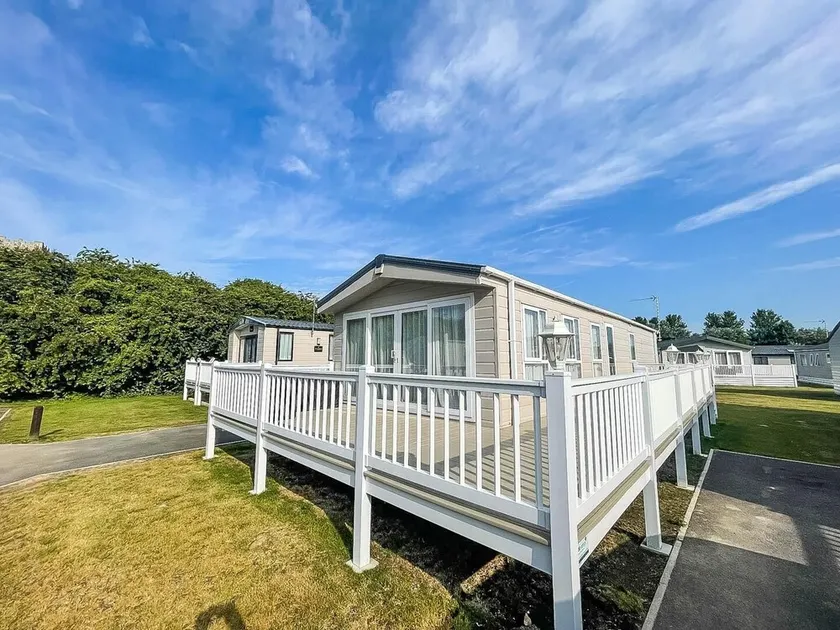 8 kajhundvenlige hjem i Broadland sands feriepark i Suffolk ref 20113 - Image 1