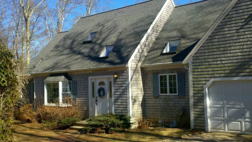 Mashpee - 4 bedroom 2.5 Bath on John's Pond,<br>Private Beach, Dock and a raft - Image 1