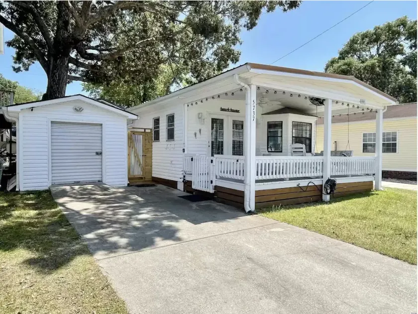 The Wave in Ocean Lakes w/ Golf Cart & Linens Included - Image 1