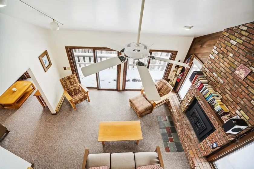 Welcome to your ideal mountain escape! This delightful 3-bedroom plus loft - Image 1